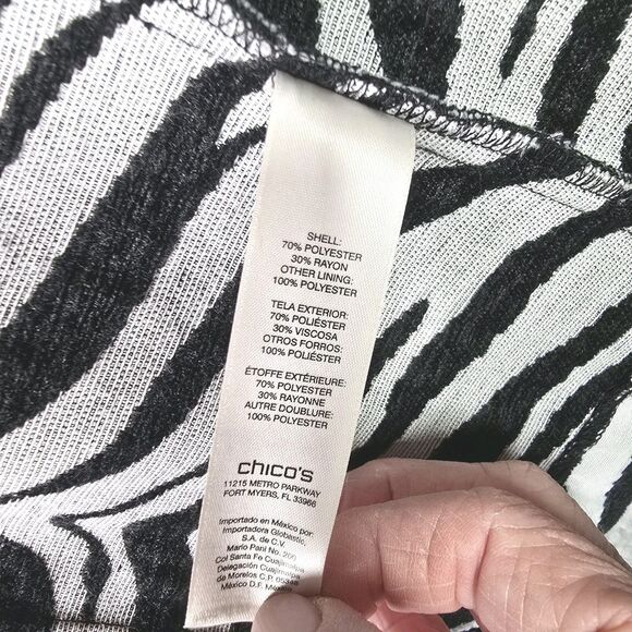 Chicos Zebra Print Knit Blazer Jacket Size 0 Slit Pockets Snap Closure - Picture 10 of 13